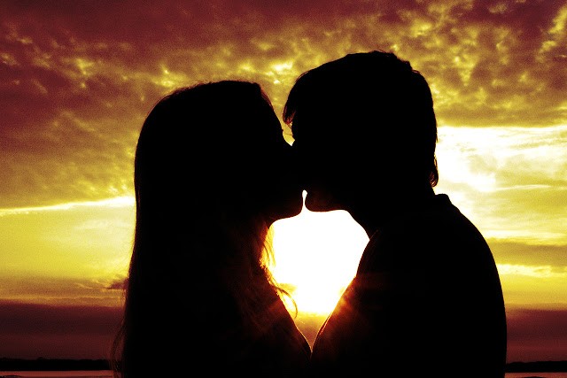 Best-top-desktop-kissing-wallpapers-hd-kiss-wallpaper-picture-image-background-31